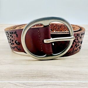 VTG Brown Leather Floral Laser Cut Filigree Boho Western Y2K Belt | Size 31-37
